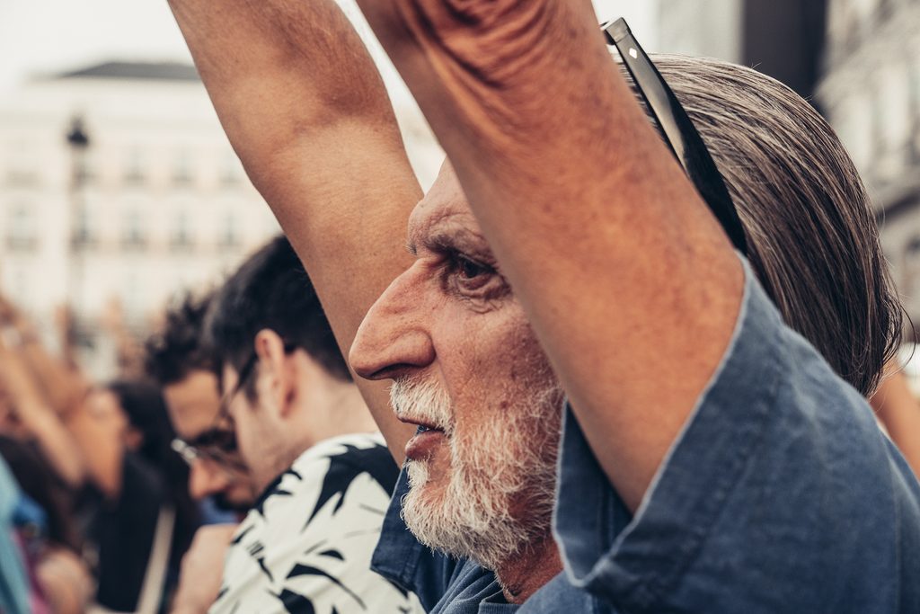 Manifestantes durante la protesta por la vivienda en Sol
