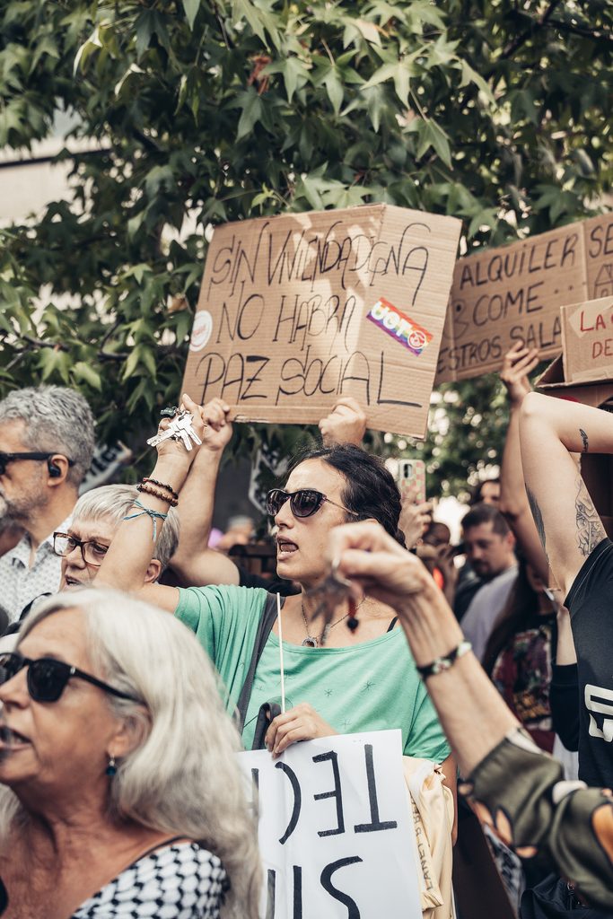 Manifestantes durante la protesta por la vivienda en Madrid del 2 de octubre de 2026